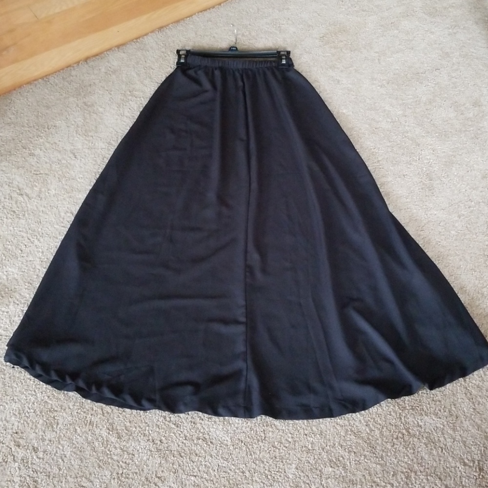Absolutely gorgeous skirt - Picture 4 of 5
